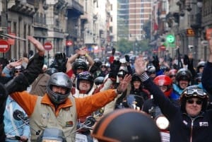 Más de 350 Vespas y Lambrettas por el Centro de Valencia